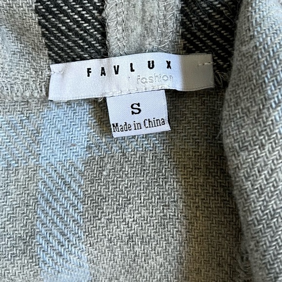 FAVLUX GRAY / BLACK / LIGHT BLUE PLAID WINDOW PANE DRAPE COAT SIZE SMALL - Picture 6 of 8